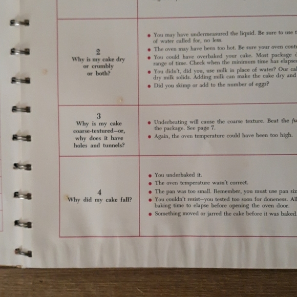 Betty Crockers Cake and Frosting Mix Cookbook 1st - Picture 6 of 8